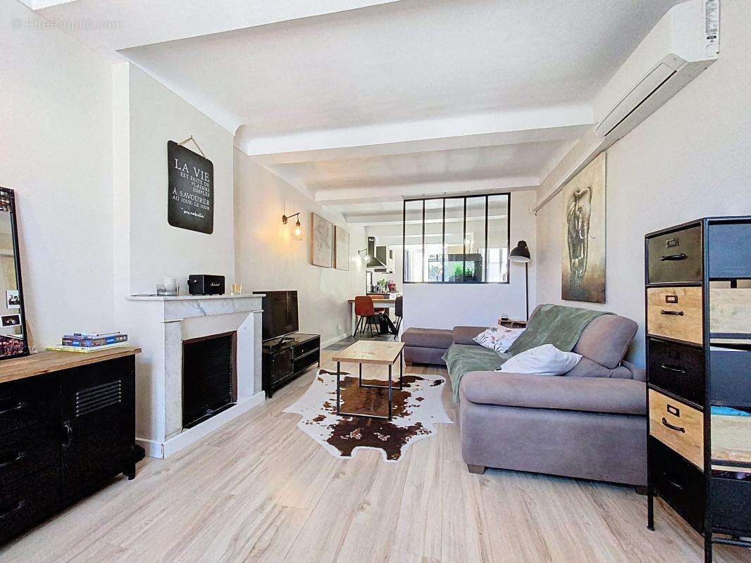 Appartement à ROQUEBRUNE-SUR-ARGENS