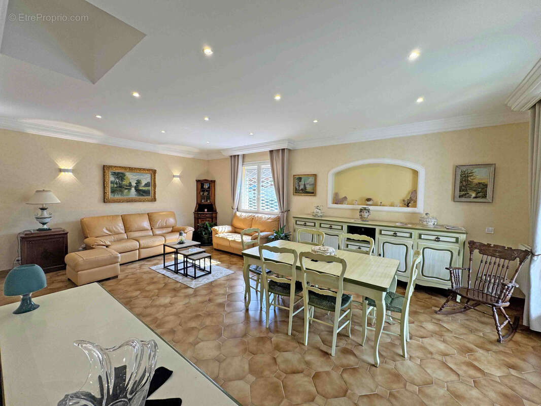 Appartement à VENCE
