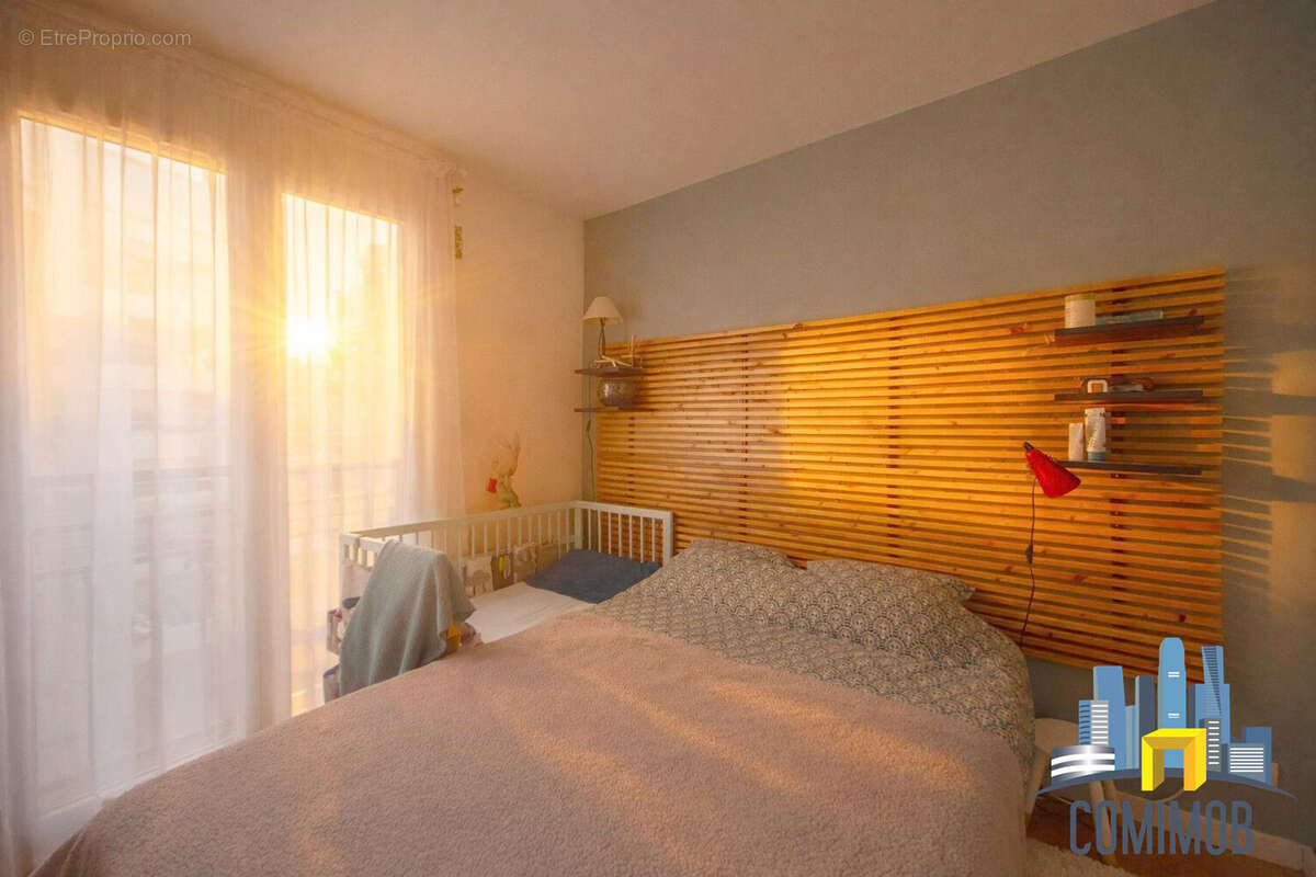 Appartement à COURBEVOIE