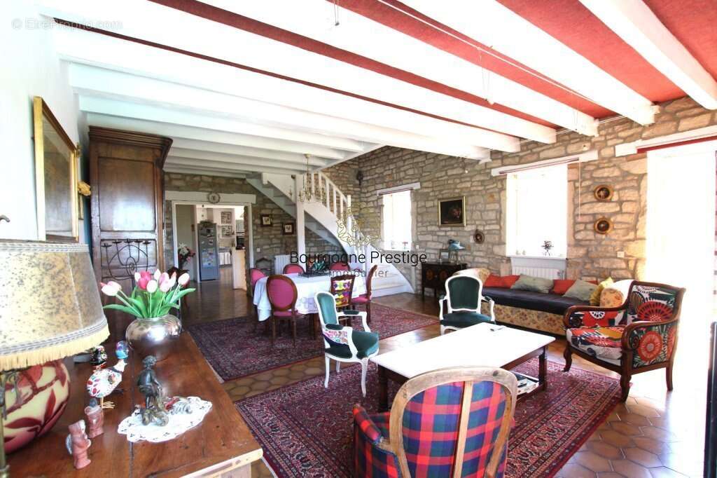 Maison à SAINT-GENGOUX-LE-NATIONAL