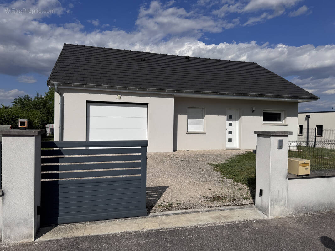 Maison à CHARMES