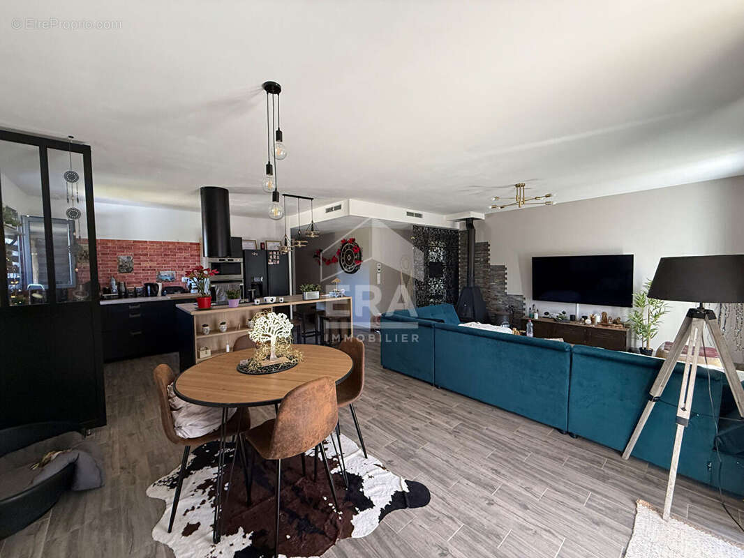 Maison à POURRIERES