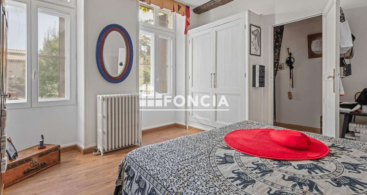 Domaine d'exception de 765 m² : résidence de prestige, gîtes et salle de réception sur 2,5 hectares - photo 3