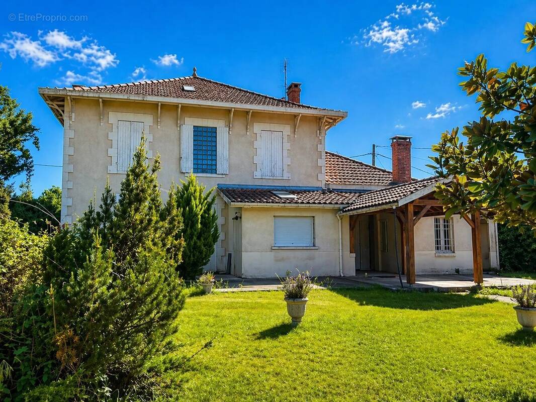 Maison à SALLES