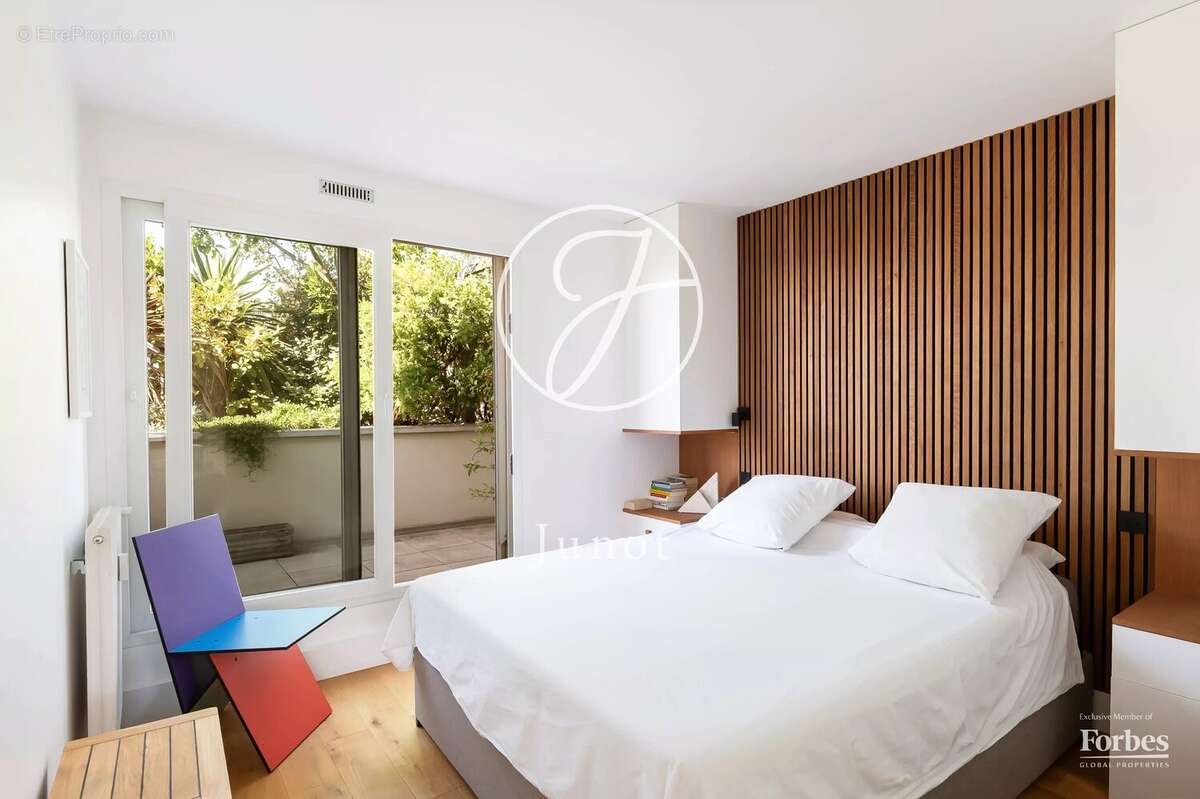 Paris 18e - MARCADET / LAMARCK - Appartement - 3 pièces - 80,03m² Carrez - 2 chambres -  Terrasse et 2 balcons de 29m² - Dernier - photo 11