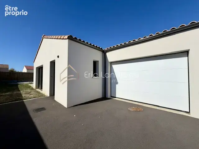 Photo Maison à Saint-Hilaire-La-Foret au prix de 398 500€