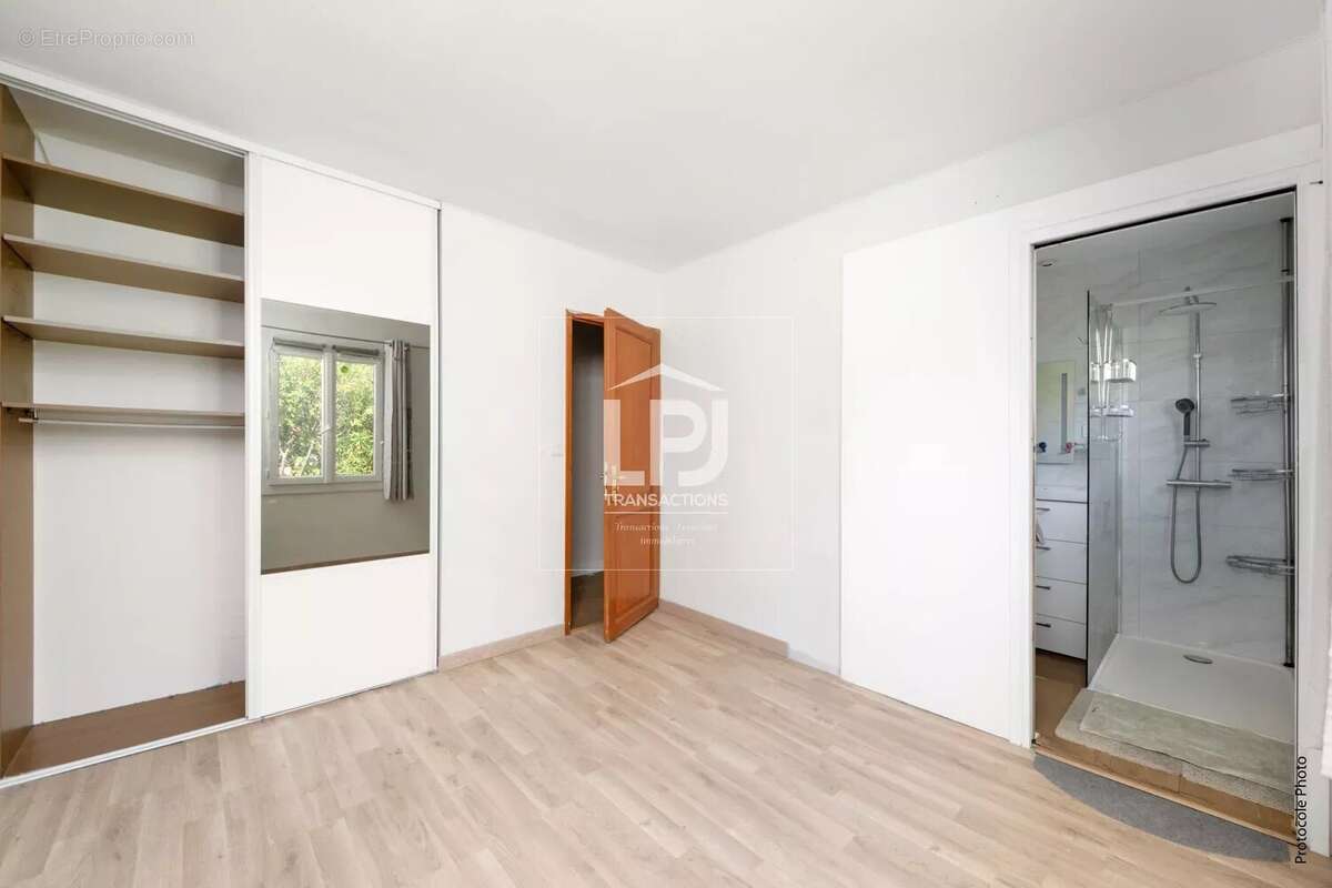 Maison à LA SALVETAT-SAINT-GILLES