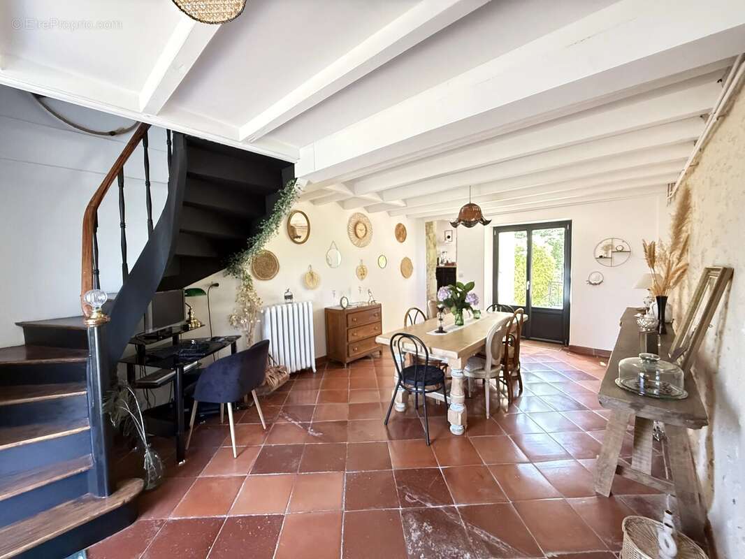 Maison à SAINT-SEURIN-DE-PRATS