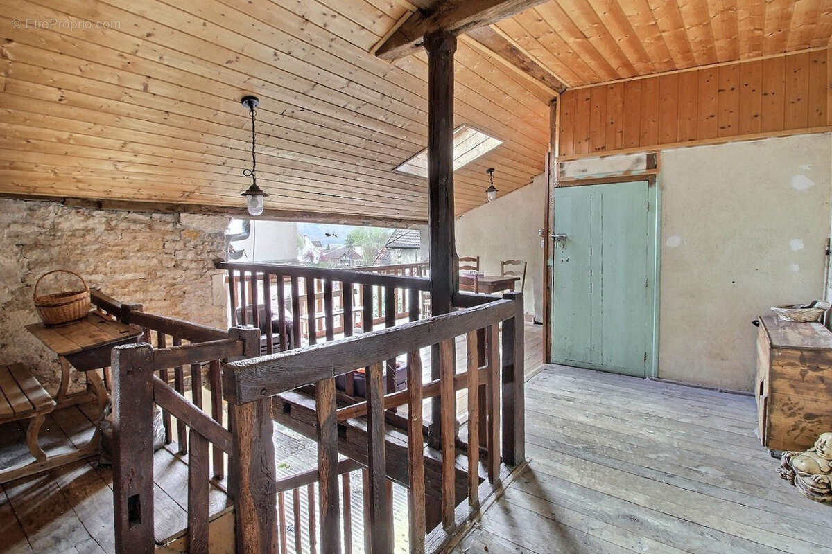 Appartement à SAINT-GENGOUX-LE-NATIONAL