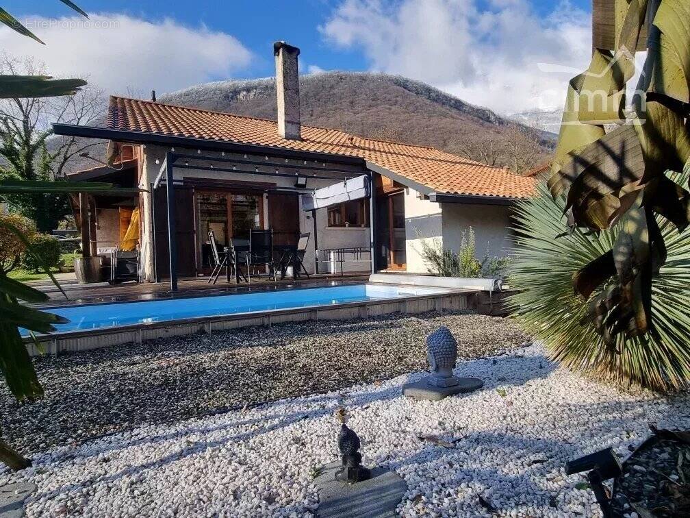 Maison à SAINT-VINCENT-DE-MERCUZE