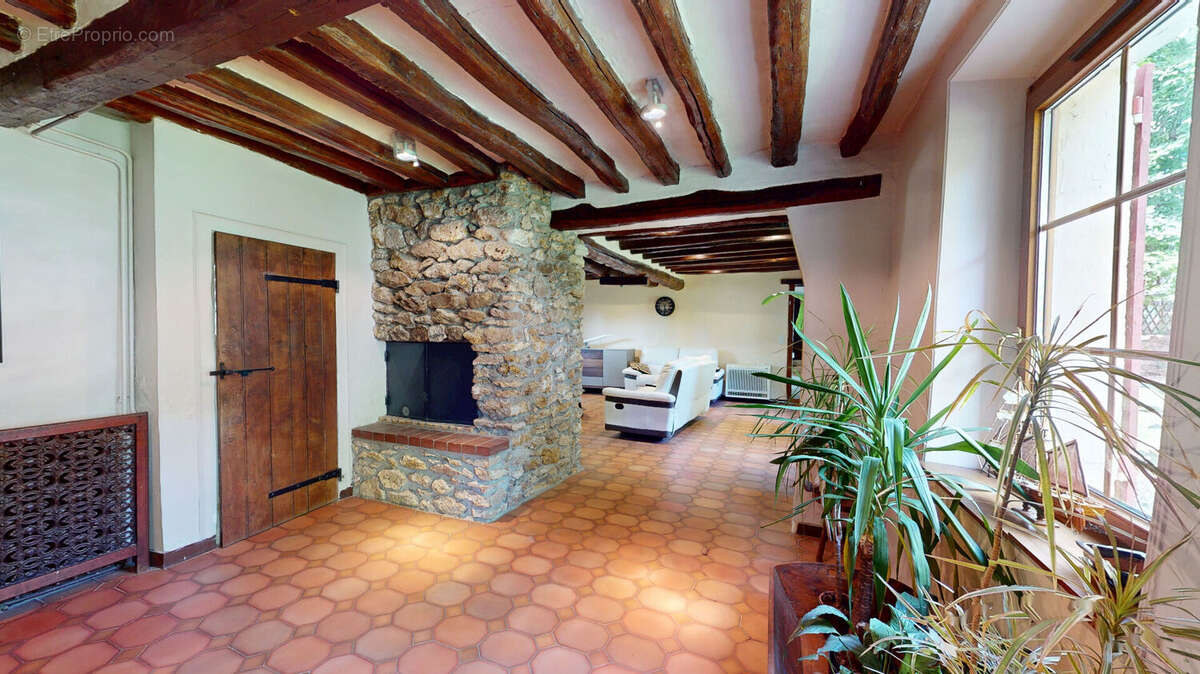 Maison à CRECY-LA-CHAPELLE