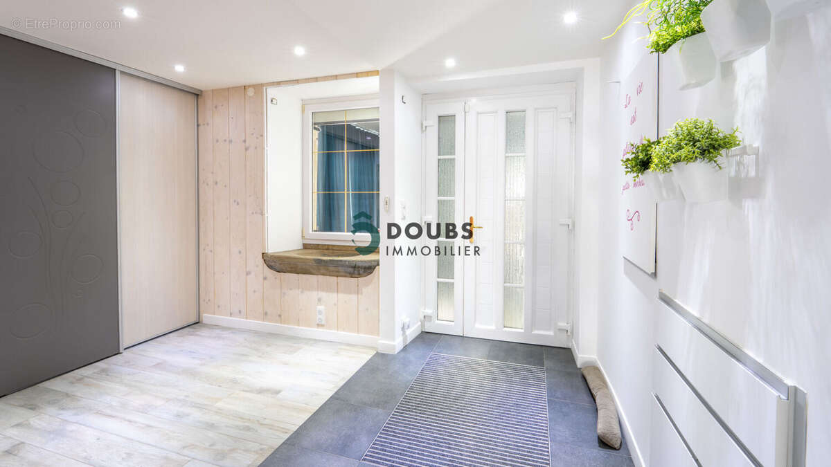 Maison à SAINT-JULIEN-LES-RUSSEY