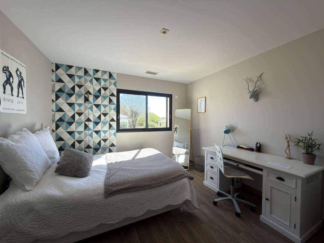 Maison à SAINT-LAURENT-DE-LA-SALANQUE