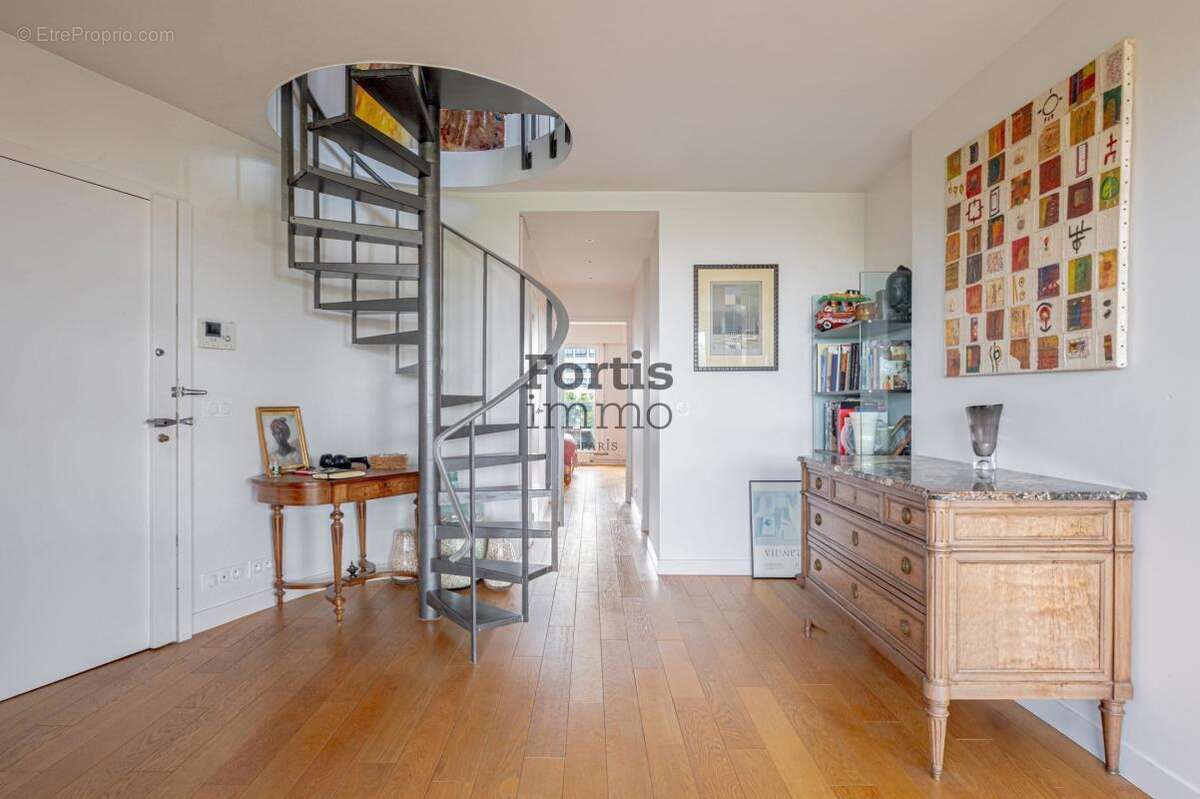 Appartement à PARIS-14E