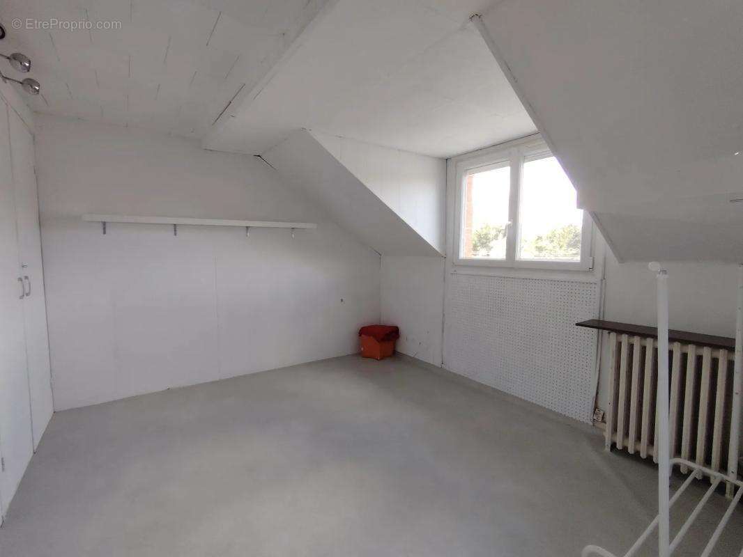 Maison à SAINT-PIERRE-LES-NEMOURS
