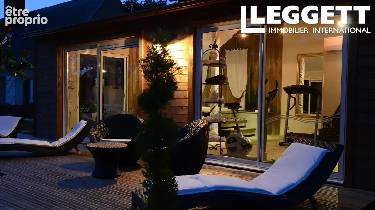 Propriété d’Exception en France, Deux Longères, Piscine, Spa & Potentiel Commercial - photo 9
