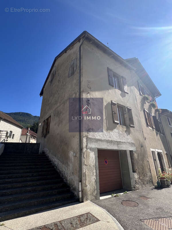 Maison à CHEZERY-FORENS