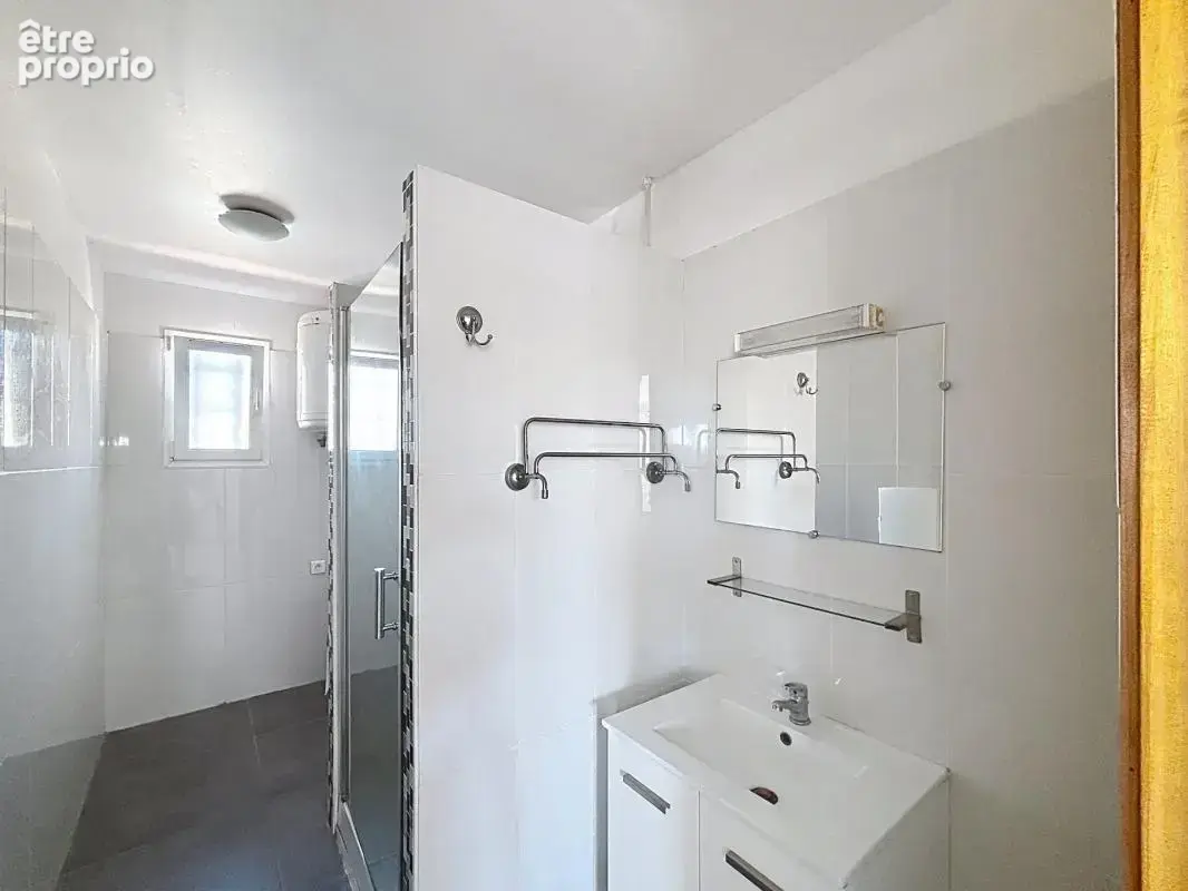 MARSEILLE 13e (Les Olives) – Propriété de 167 m² : Grande Maison Familiale ou Jusqu'à 4 Logements Indépendants Piscine Garages & - photo 17