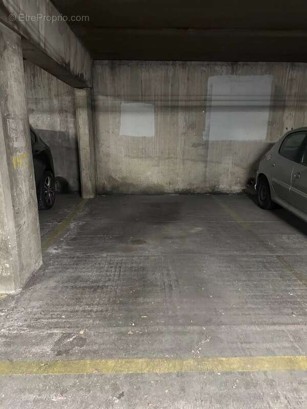 Parking à PARIS-19E