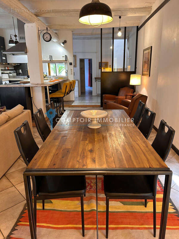 Vergèze 150 m de la gare , en exclusivité Maison de village de 136 m2 hab 5 chambres , piscine - photo 7