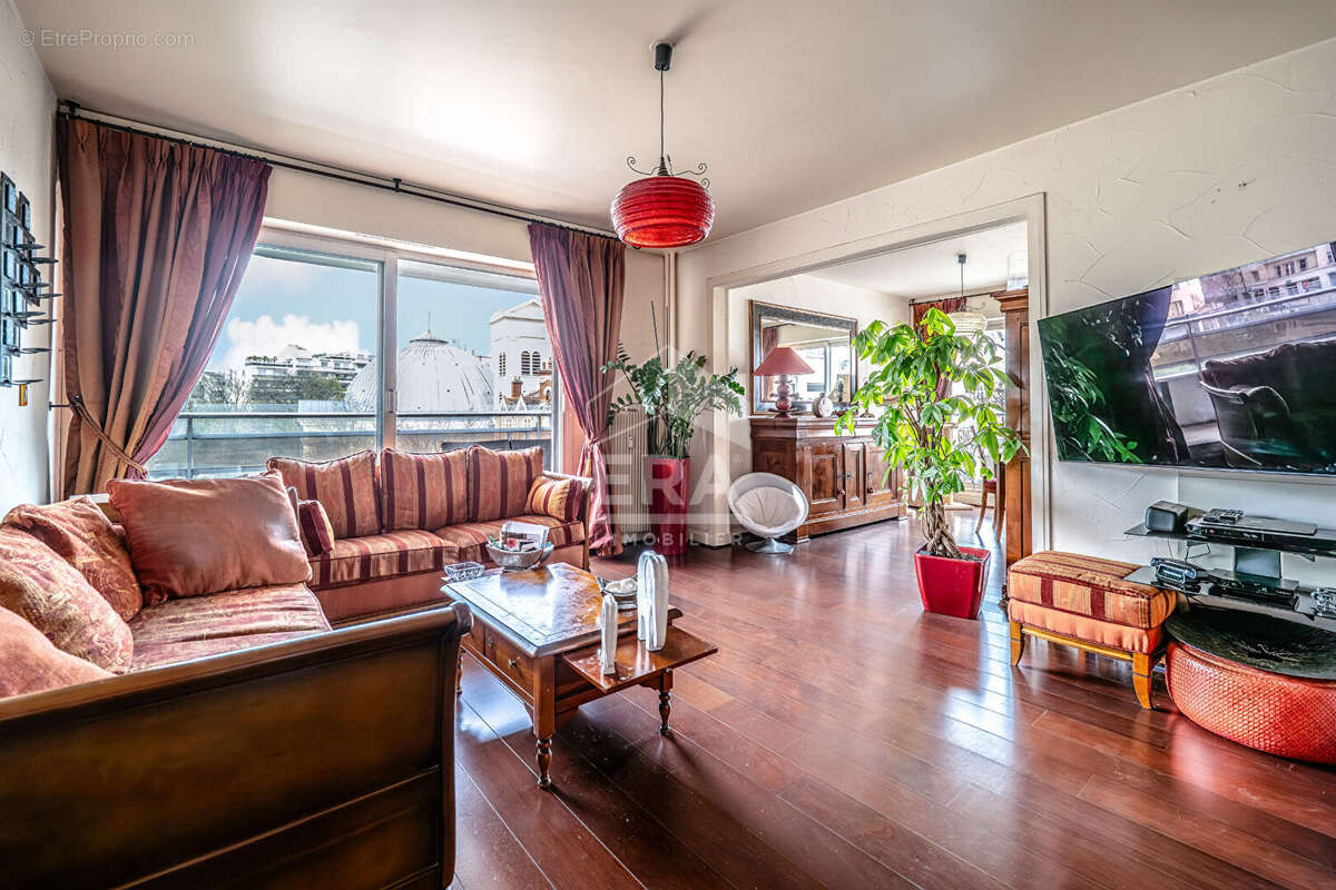 Appartement à COURBEVOIE