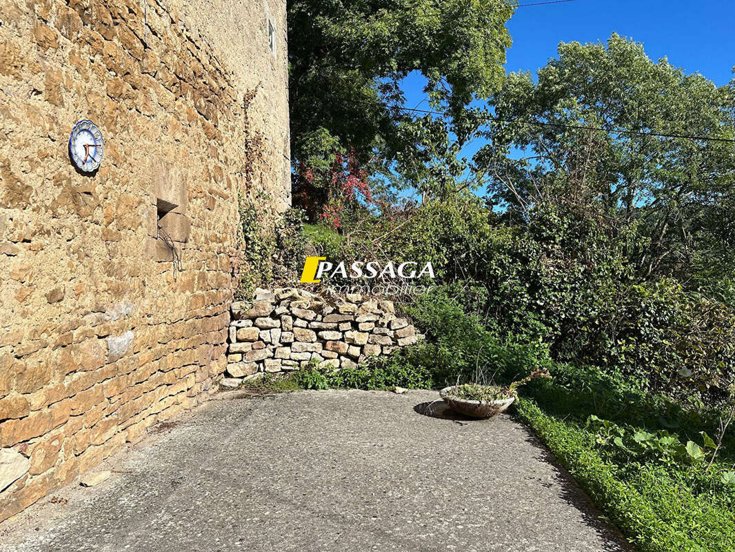 Maison à SAINT-SATURNIN-DE-LENNE