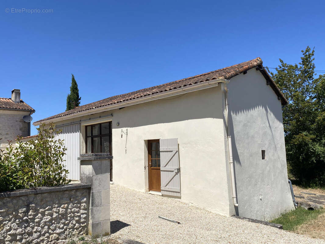 Superbe propriété rurale rénovée avec potentiel commercial près de Chalais - photo 13