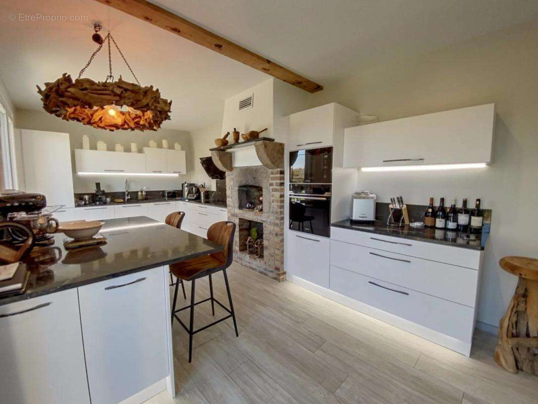 Maison à SAINT-FORGEUX-LESPINASSE