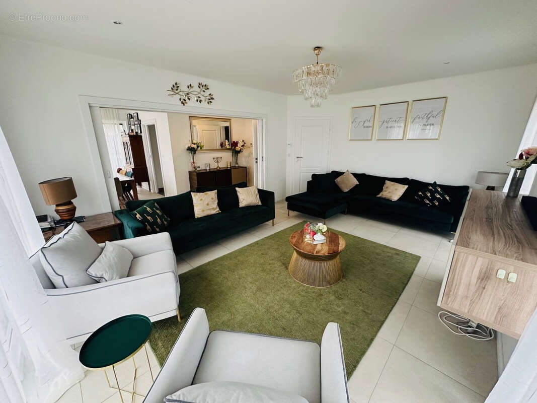 Maison à SAINT-GENIS-POUILLY