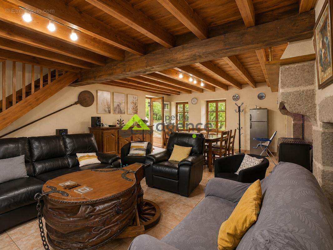 Maison de caractère rénovée avec piscine, sauna et potentiel - photo 6
