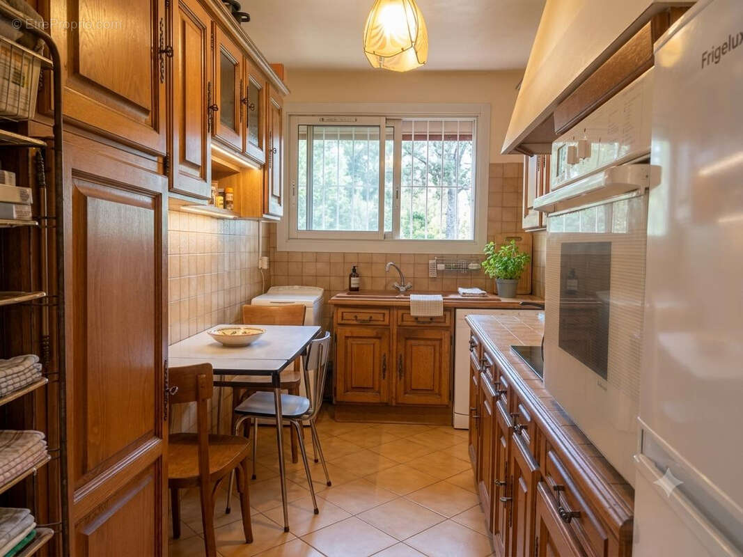 Roy d'Espagne  Maison Plain-Pied de 97 m2 sur 1 300 m2 de terrain   Exclusivité - photo 5