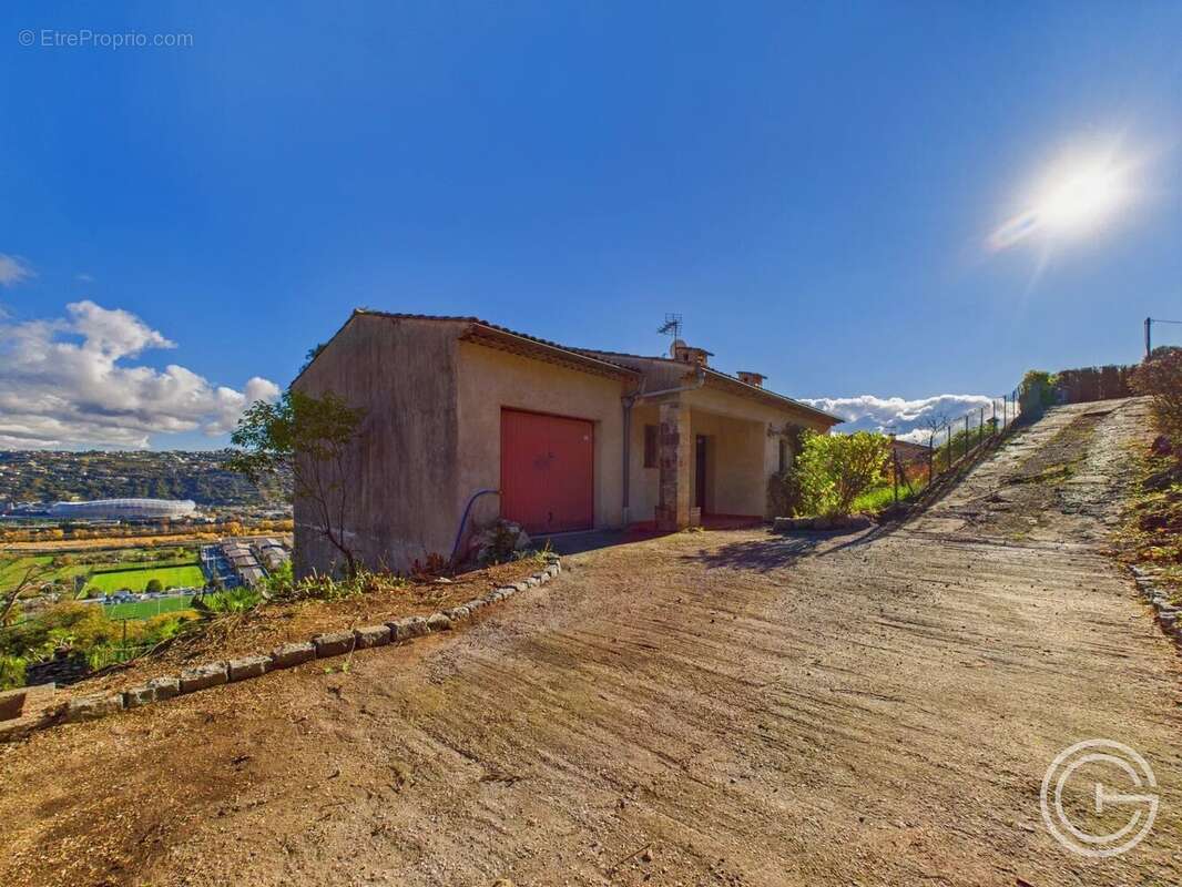 Maison à SAINT-LAURENT-DU-VAR