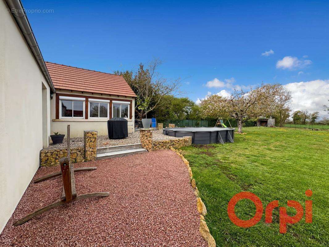 Maison à CHALIVOY-MILON