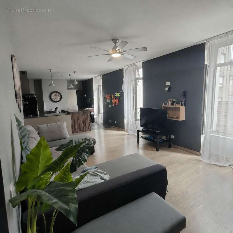 Appartement 79 m² à Le Chambon-Feugerolles  - photo 3