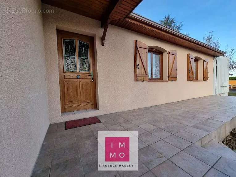 Maison à SARROUILLES