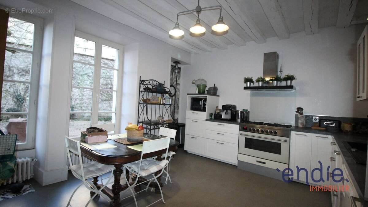 Maison à MEHUN-SUR-YEVRE