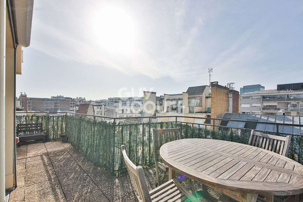 Appartement à PARIS-15E