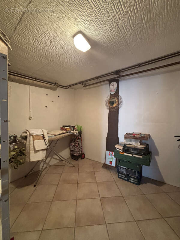 CHATILLON Sur SEINE : Maison de 1960 au centre ville ,130m2 avec sous-sol, garage et petit terrain - photo 15