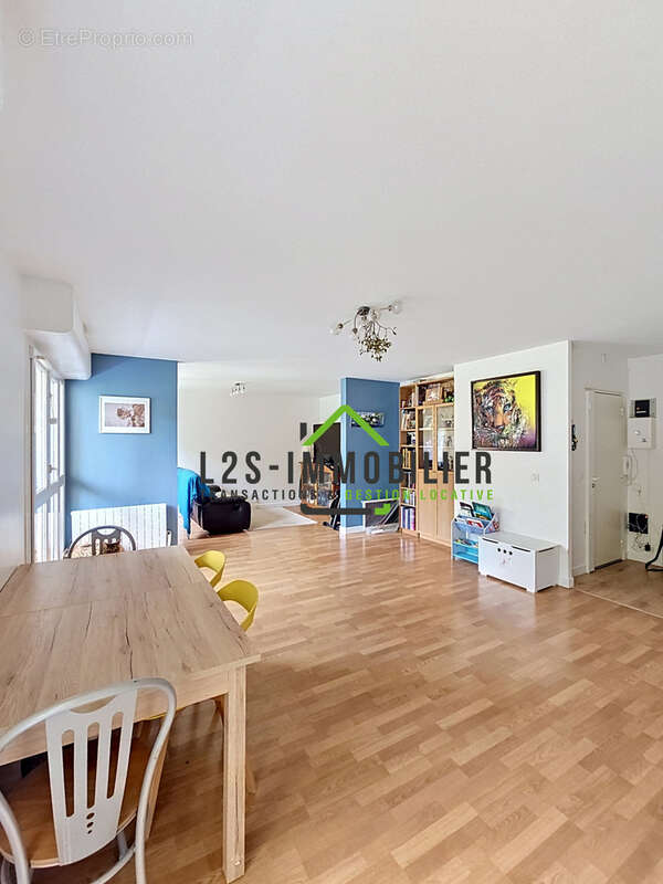 Appartement à EZANVILLE