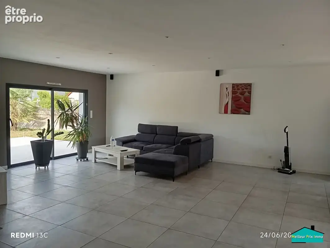 Maison de plain pied centre bourg TOUVOIS - photo 2