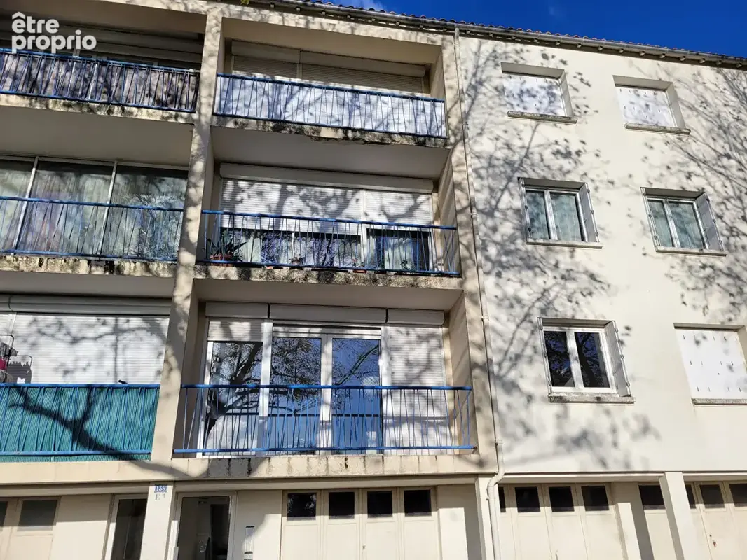 ROCHEFORT appartement situé au 1er étage de 70 m² avec balcon exposé sud et garage de 18 m² - photo 3