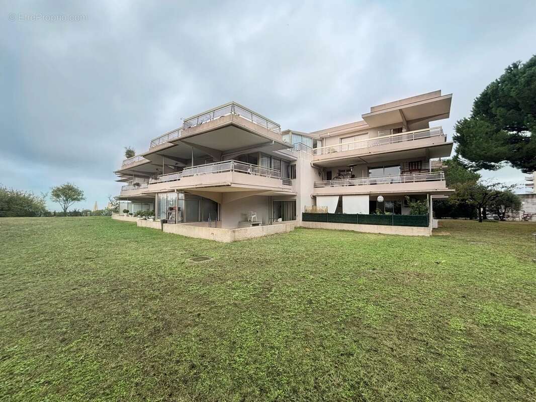 Exclusivité studio 23m²+30m² terrasse  antibes aperçu mer - photo 4
