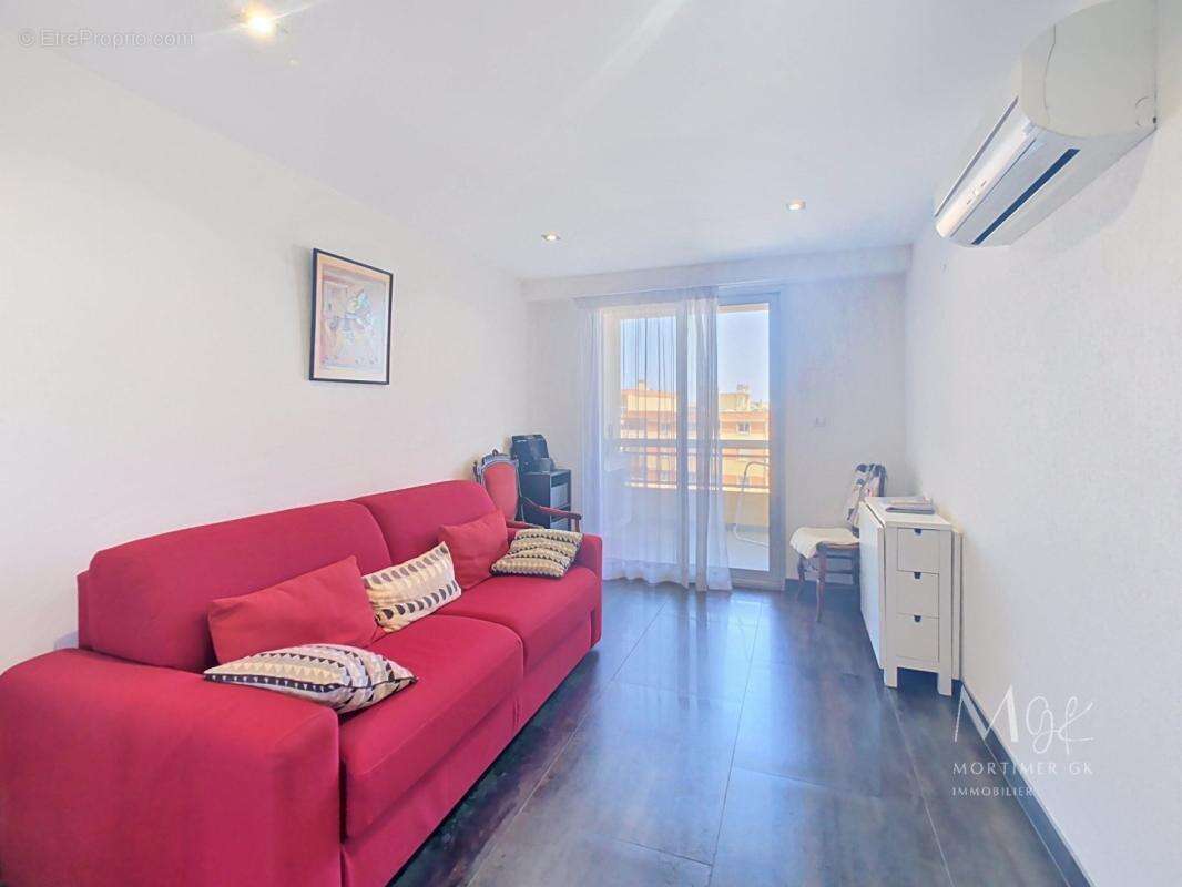 Appartement à SAINT-LAURENT-DU-VAR