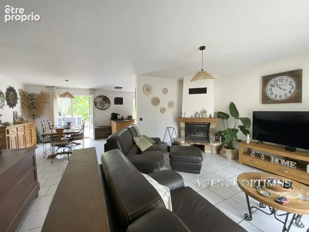 PAVILLON DE PLAIN-PIED - 3 chambres - Grand terrain clos 1400m2 - Piscine - Garage - VILLENEUVE LA GUYARD - photo 11