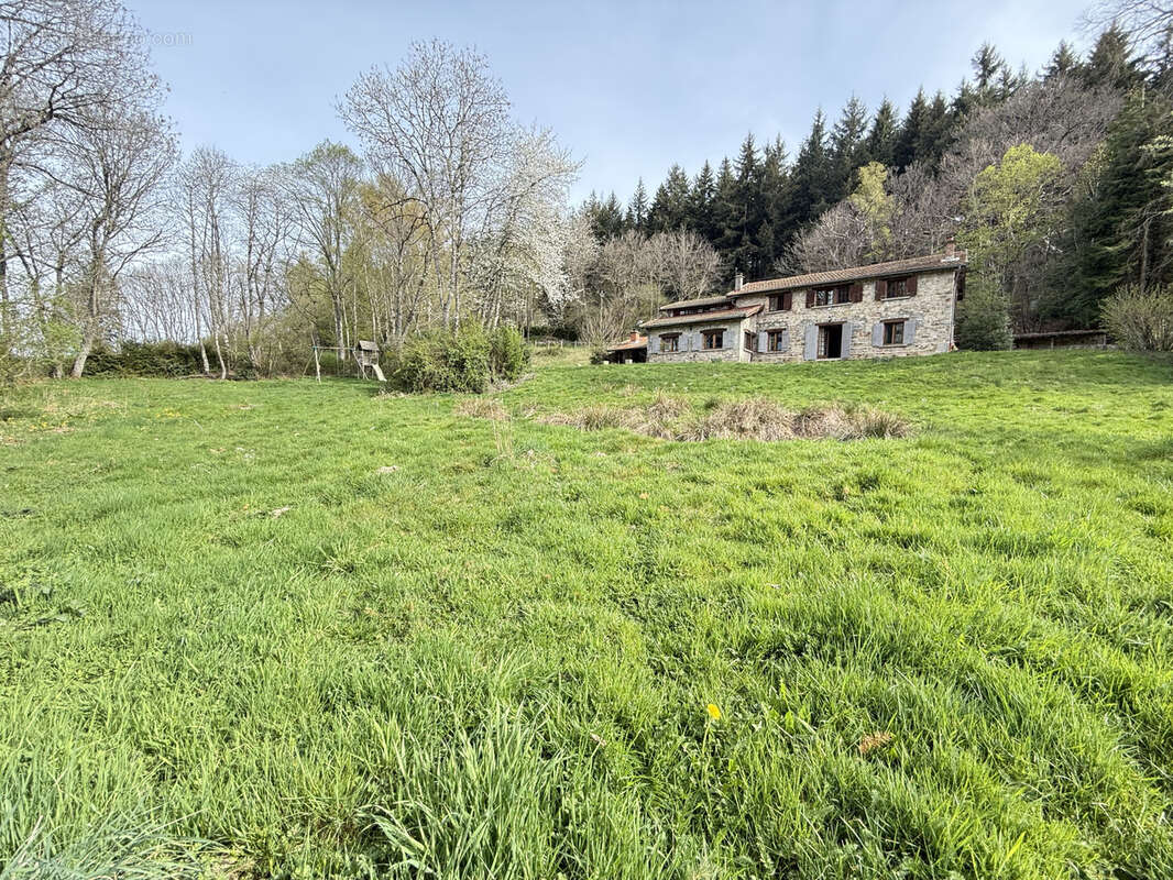 Maison à CELLES-SUR-DUROLLE