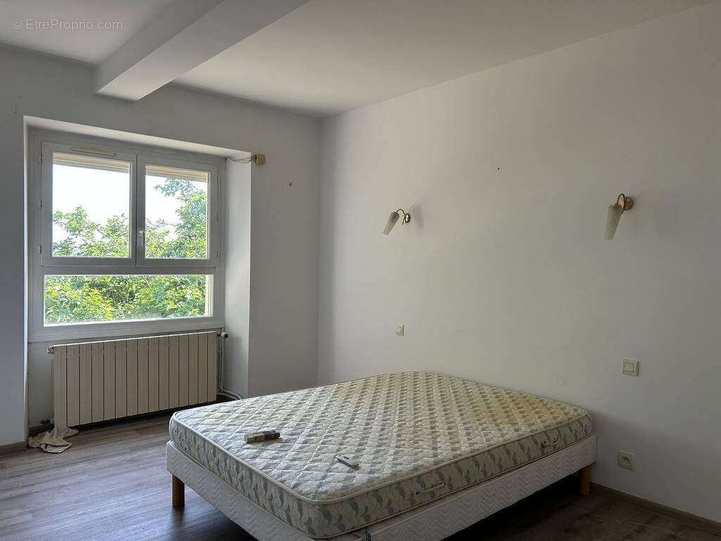 Maison rénovée avec hangar attenant - photo 8