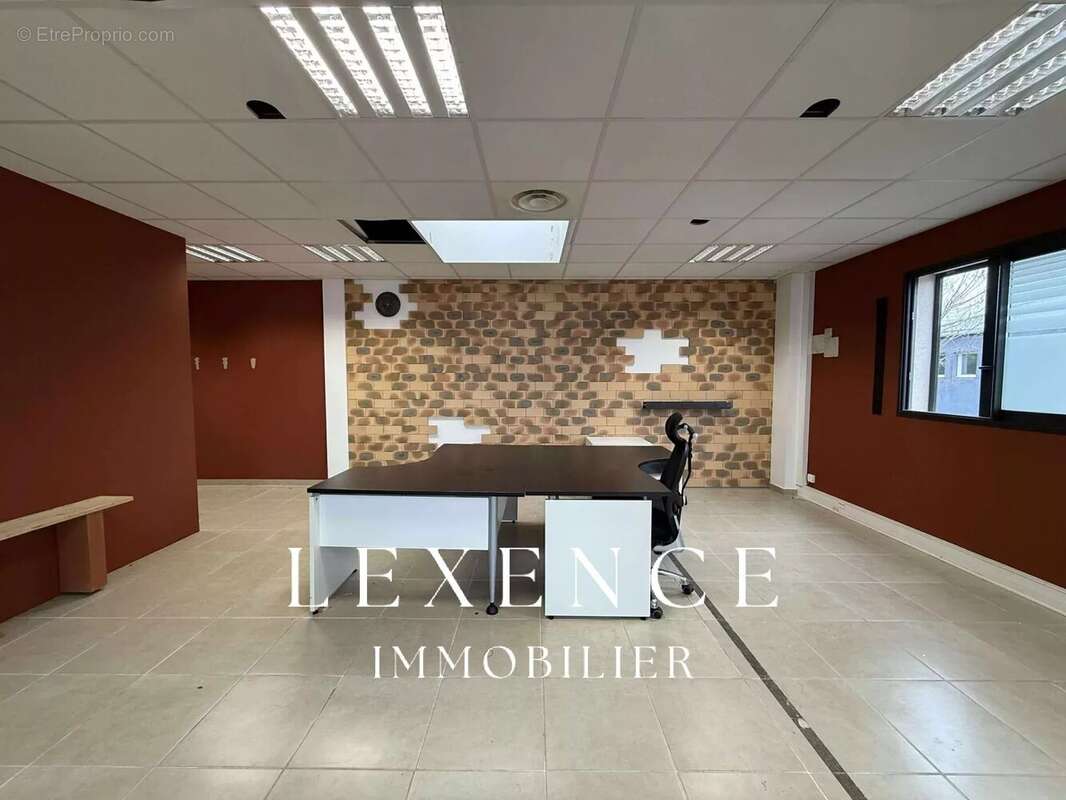 Commerce à EGUILLES