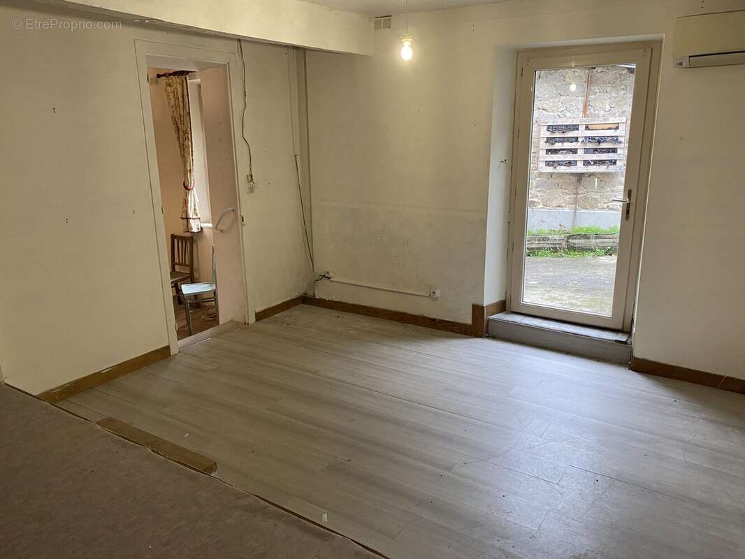 Maison à EYMOUTIERS