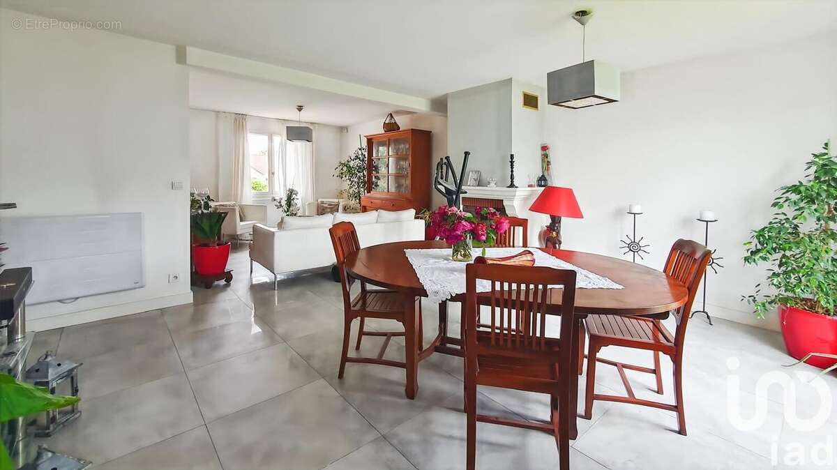 Photo 3 - Maison à SAINT-GERMAIN-LES-ARPAJON