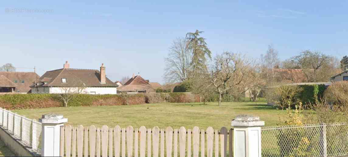 Terrain à LUSIGNY-SUR-BARSE